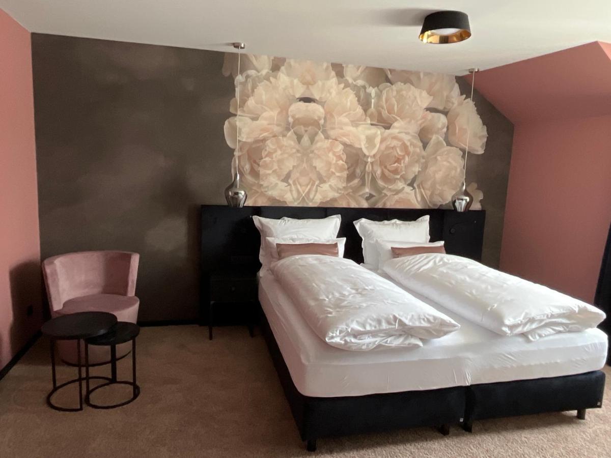 Boutiquehotel Burg Adenbach & Alter Weinbau Bad Neuenahr-Ahrweiler Kültér fotó